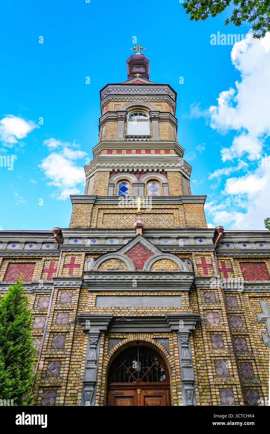 Die Kathedrale von Pärnu in Estland ist ein historisches religiöses Gebäude der estnischen Apostolischen Orthodoxen Kirche im altrussischen Stil Stockfoto