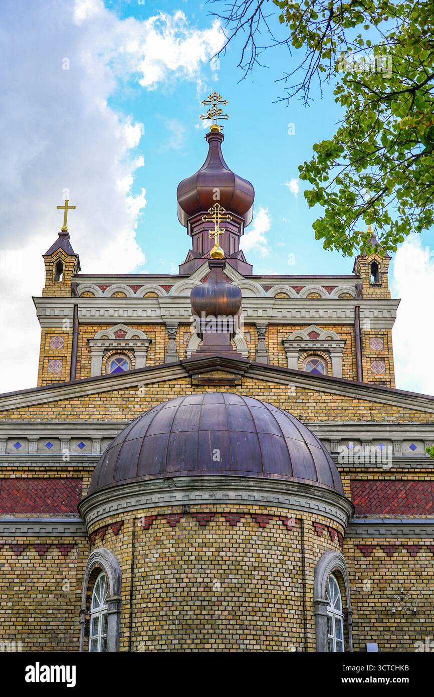 Die Kathedrale von Pärnu in Estland ist ein historisches religiöses Gebäude der estnischen Apostolischen Orthodoxen Kirche im altrussischen Stil Stockfoto