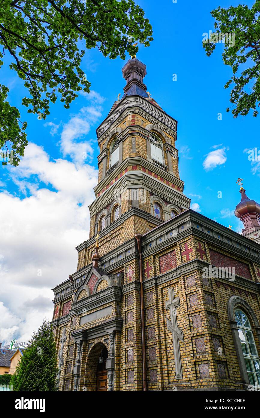 Die Kathedrale von Pärnu in Estland ist ein historisches religiöses Gebäude der estnischen Apostolischen Orthodoxen Kirche im altrussischen Stil Stockfoto