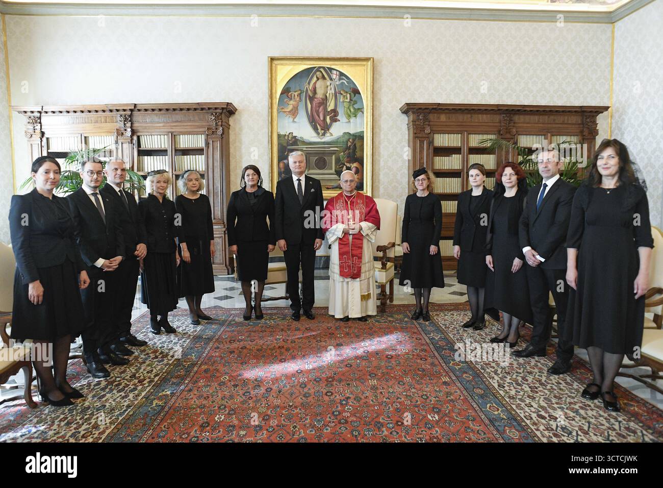 Vatikan, Mwst. Oktober 2025. **NO LIBRI** Italien, Rom, Vatikan, 2025/10/6 Papst Leo XIV. Empfängt in Privataudienz S.E. Gitanas Nauseda, Präsident der Republik Litauen, im Vatikan Foto von VATIKANISCHEN MEDIEN /Katholische Presse Foto: Unabhängige Fotoagentur/Alamy Live News Stockfoto