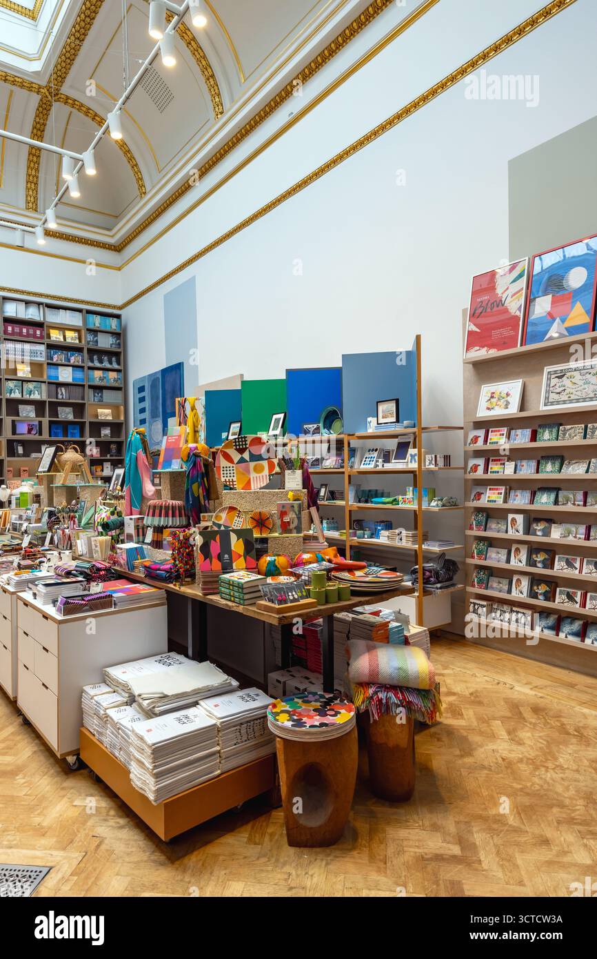 Royal Academy of Arts Shop im Burlington House, London, England, Großbritannien Stockfoto