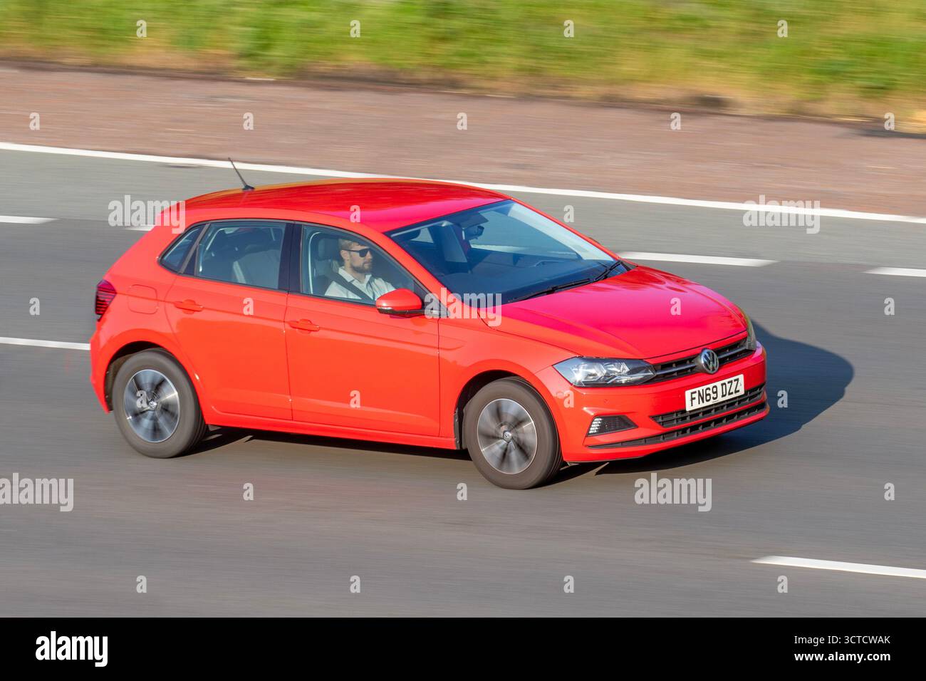 2019 Rot VW Volkswagen Polo SE Evo EVO 80Ps Start/Stopp Fatchback Auto Benzin 999 ccm Stockfoto