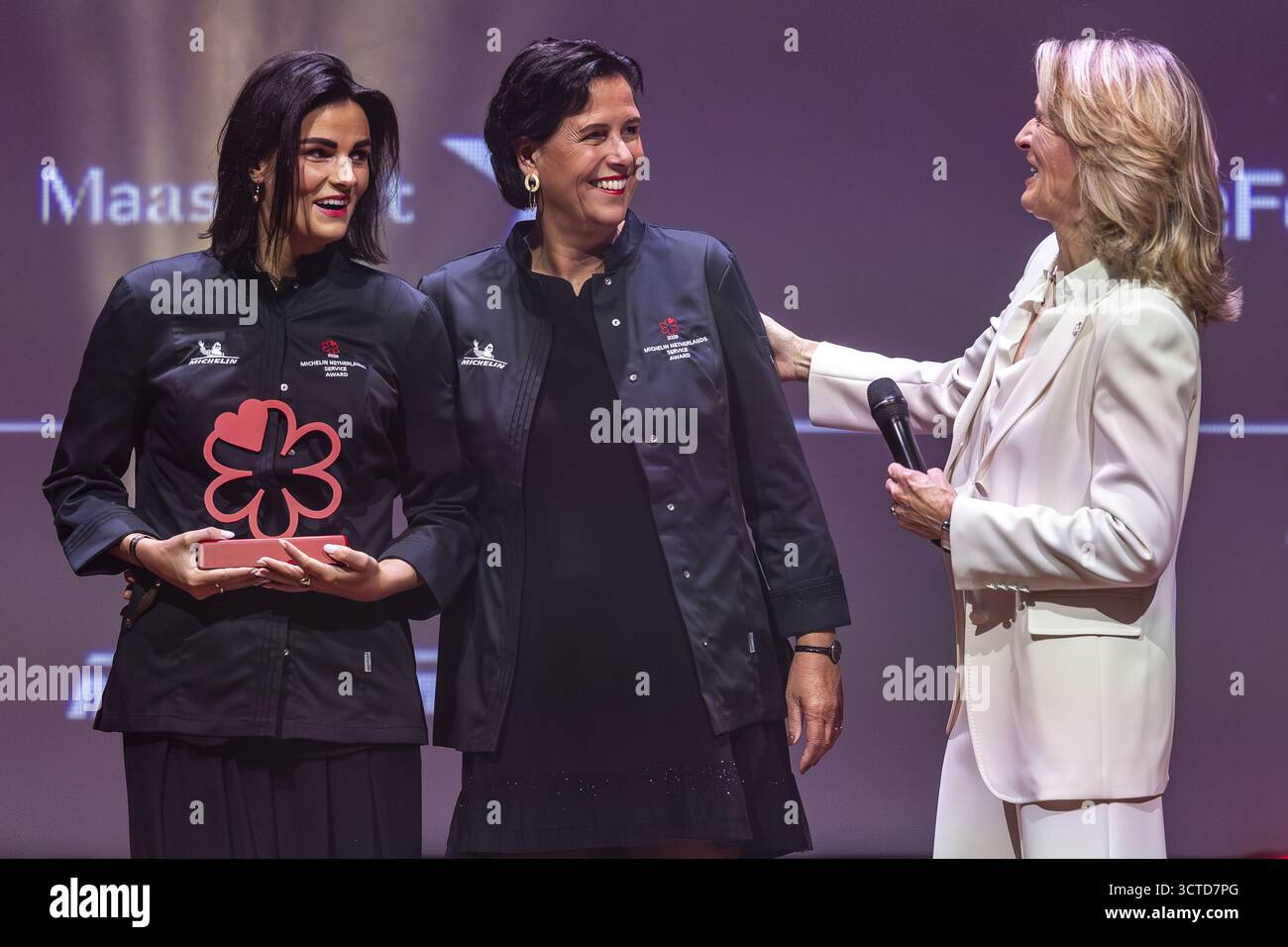 Maastricht, Niederlande. Oktober 2025. MAASTRICHT – Restaurant de Leuf in Ubachsberg erhält den Service Award während der Michelin-Sterneremonie auf der BBB Hospitality Messe. Jedes Jahr werden die Sterne an Restaurants vergeben, die von Inspektoren für ihre gastronomische Qualität hohe Bewertungen erhalten haben. ANP MARCEL VAN HOORN niederlande Out - belgien Out Credit: ANP/Alamy Live News Stockfoto