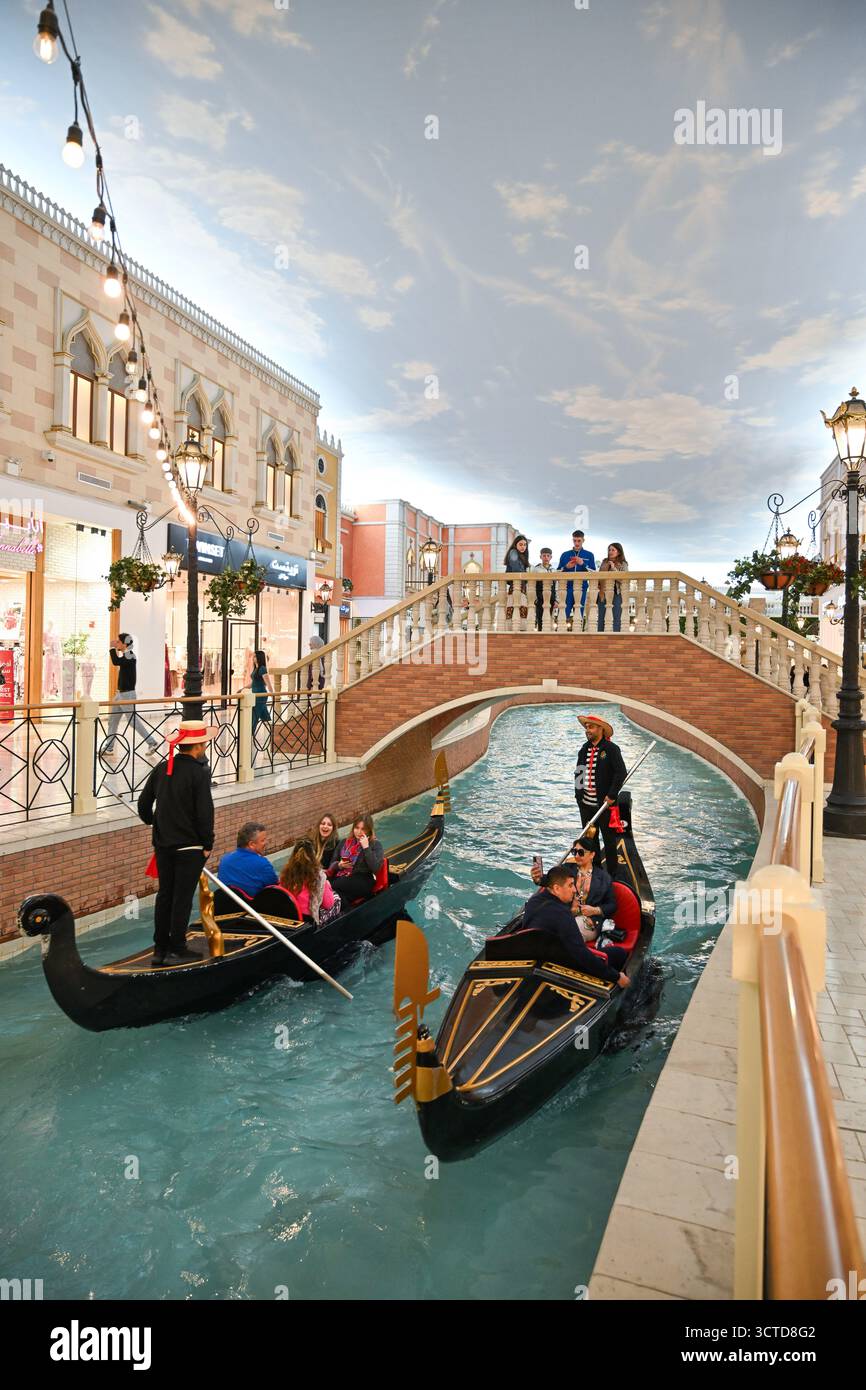 Katar, Doha: Die Villagio Mall und der Wiederaufbau von Venedig und seinem Canal Grande, in der Aspire Zone am westlichen Ende der Hauptstadt. Bis Stockfoto