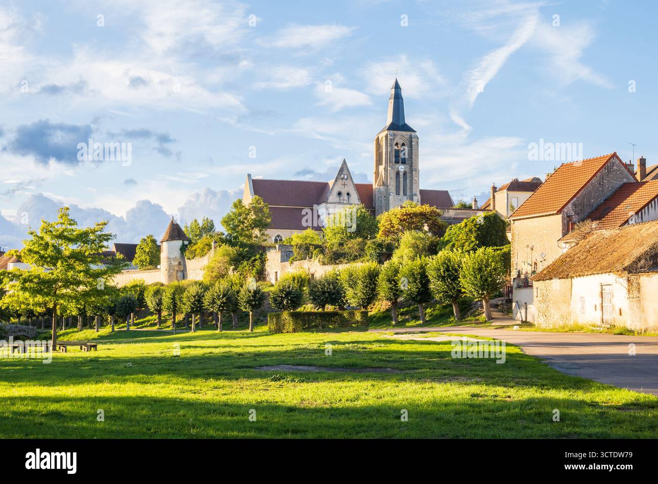 Charmantes Dorf Bonny-sur-Loire im Département Loiret in der Region Centre-Val de Loire in Frankreich Stockfoto