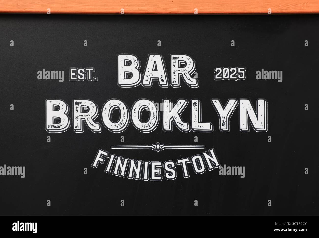 Angesagtes Feinschmeckerviertel von Finnieston im Westen von Glasgow, mit Gourmet-Sandwichläden, handwerklichem Kaffee, trendigen Bio-Restaurants, Craft-Bier-Bars, Whisky und traditionelle Volksmusik. Stockfoto