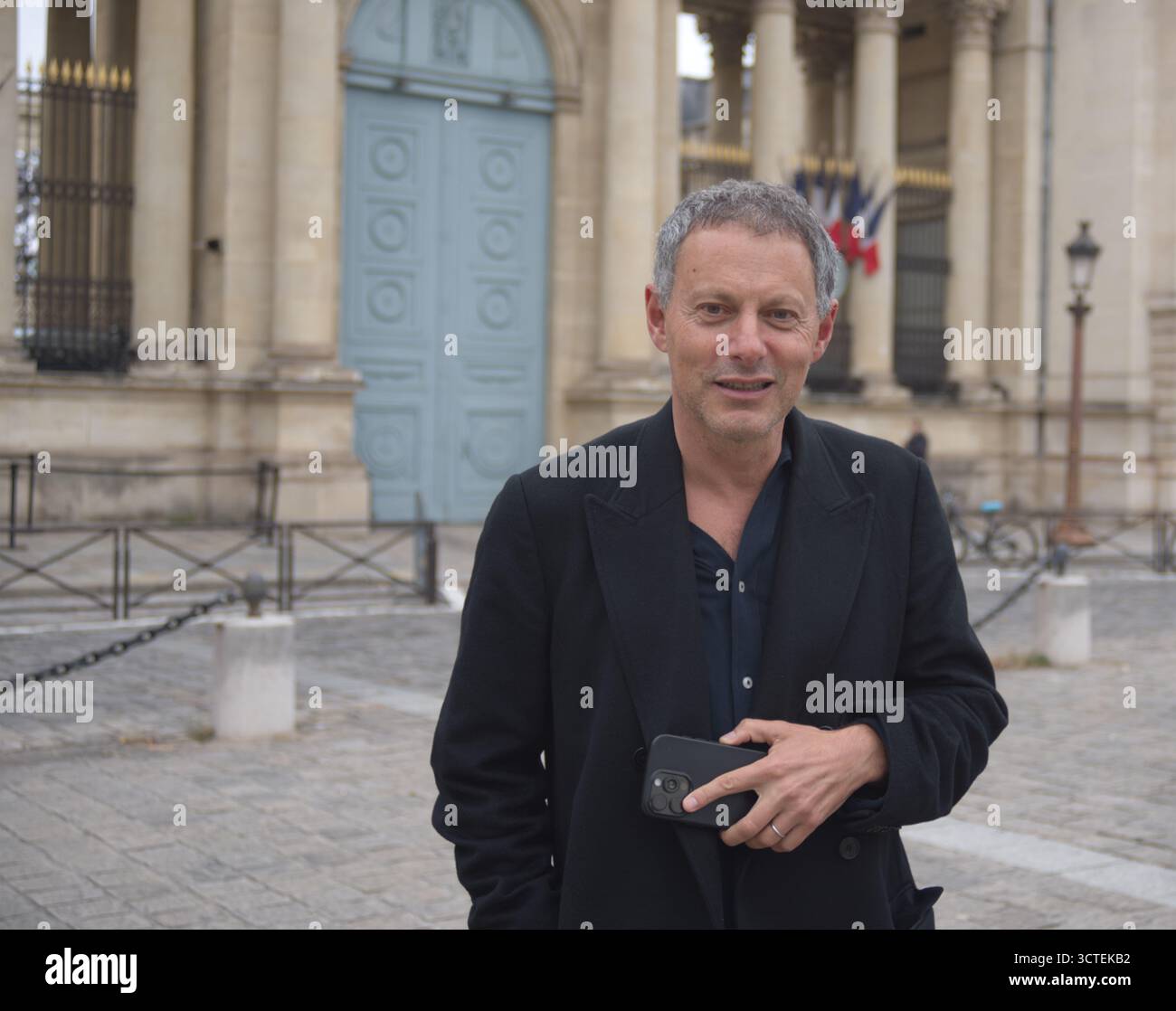 Paris, Frankreich. Oktober 2025. Marc-Olivier Fogiel, ein französischer Medienvertreter, Moderator, Journalist und Produzent von Radio- und Fernsehprogrammen. Quelle: Said Anas/Alamy Live News Stockfoto