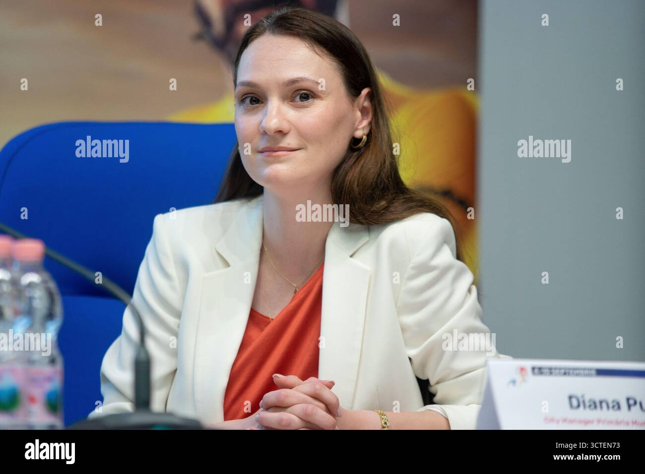 Bukarest, Rumänien. 6. Oktober 2025: Diana Punga wurde heute, am 6. Oktober 2025, offiziell vom rumänischen Präsidenten Nicusor Dan zur Präsidialberaterin für die Beziehungen zur Zivilgesellschaft ernannt. - AKTENFOTO: (Bukarest, Rumänien. 5. Juli 2023) Diana Punga, Stadtmanagerin von Bukarest, nimmt an der Pressekonferenz Teil, in der die Organisation des Radwettbewerbs „Tour of Romania 23“ vom 4. Bis 10. September angekündigt wird. Quelle: Lucian Alecu/Alamy Live News Stockfoto