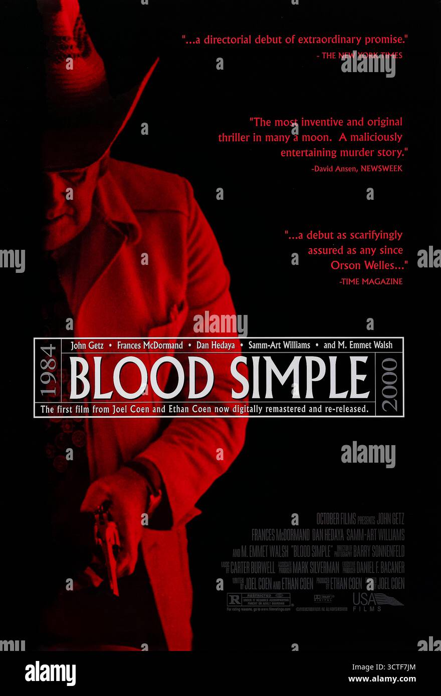 Blood Simple (1984) von Joel Coen mit John Getz, Frances McDormand und Dan Hedaya. Ein eifersüchtiger texanischer Barbesitzer heuert einen Privatdetektiv an, um seine Frau und ihren Geliebten zu eliminieren, und löst eine gewalttätige Kette von Betrug und Verrat aus. Foto eines Original-Posters aus einem Blatt in den USA NUR für den Remaster 2000 und die Wiederveröffentlichung REDAKTIONELLER ZWECKE. Quelle: BFA / Circle Films Stockfoto