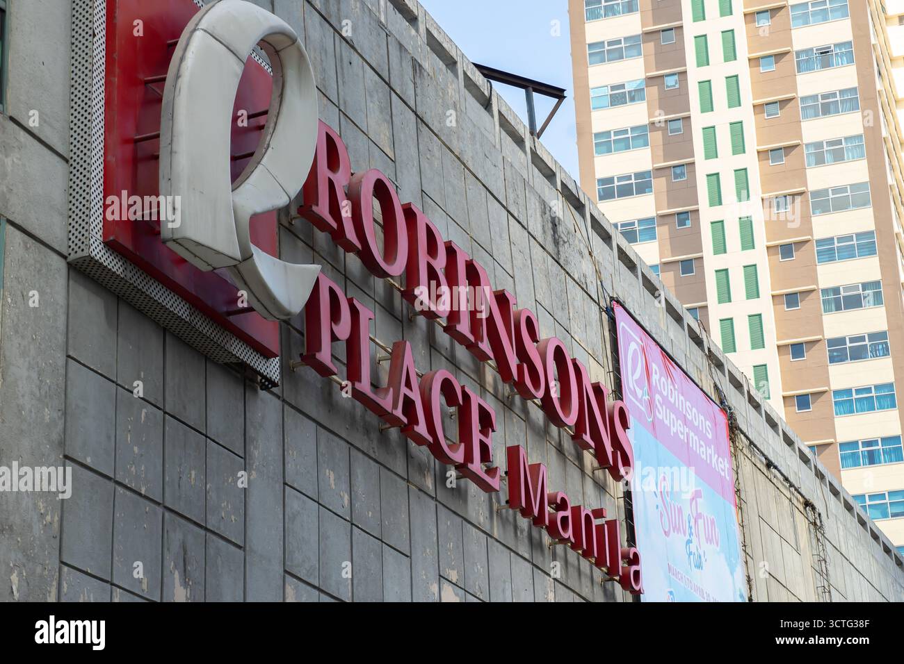 Robinsons Place Manila Schild, ein großes Einkaufszentrum, Philippinen Stockfoto