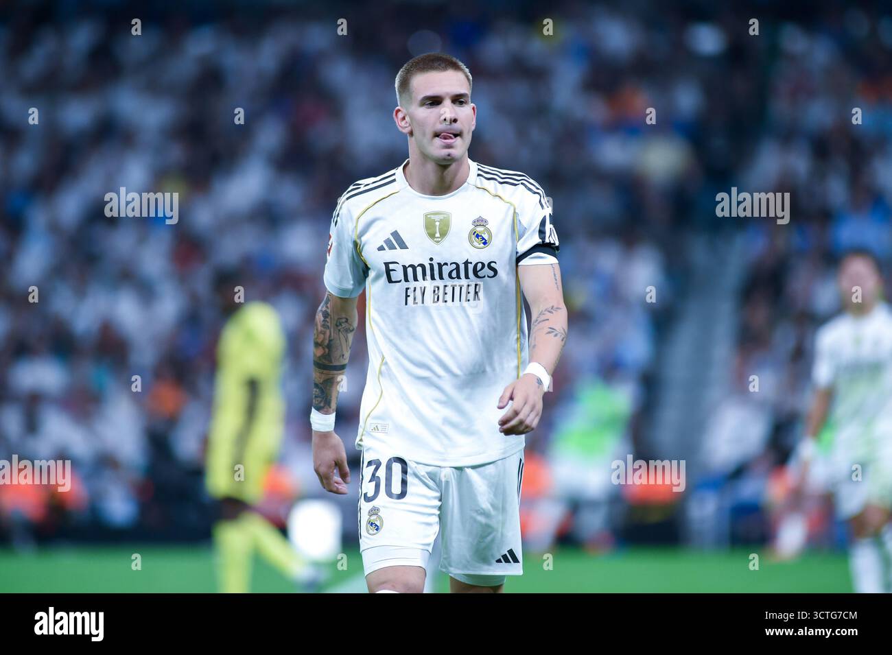 Madrid, Spanien. Oktober 2025. Franco Mastantuono von Real Madrid C.F. wurde während des SPORTSPIELS La Liga EA zwischen Real Madrid C.F. und Villarreal C.F. im Santiago Bernabeu Stadion gesehen. Ergebnis: Real Madrid 3 - 1 Villarreal C.F. Credit: SOPA Images Limited/Alamy Live News Stockfoto