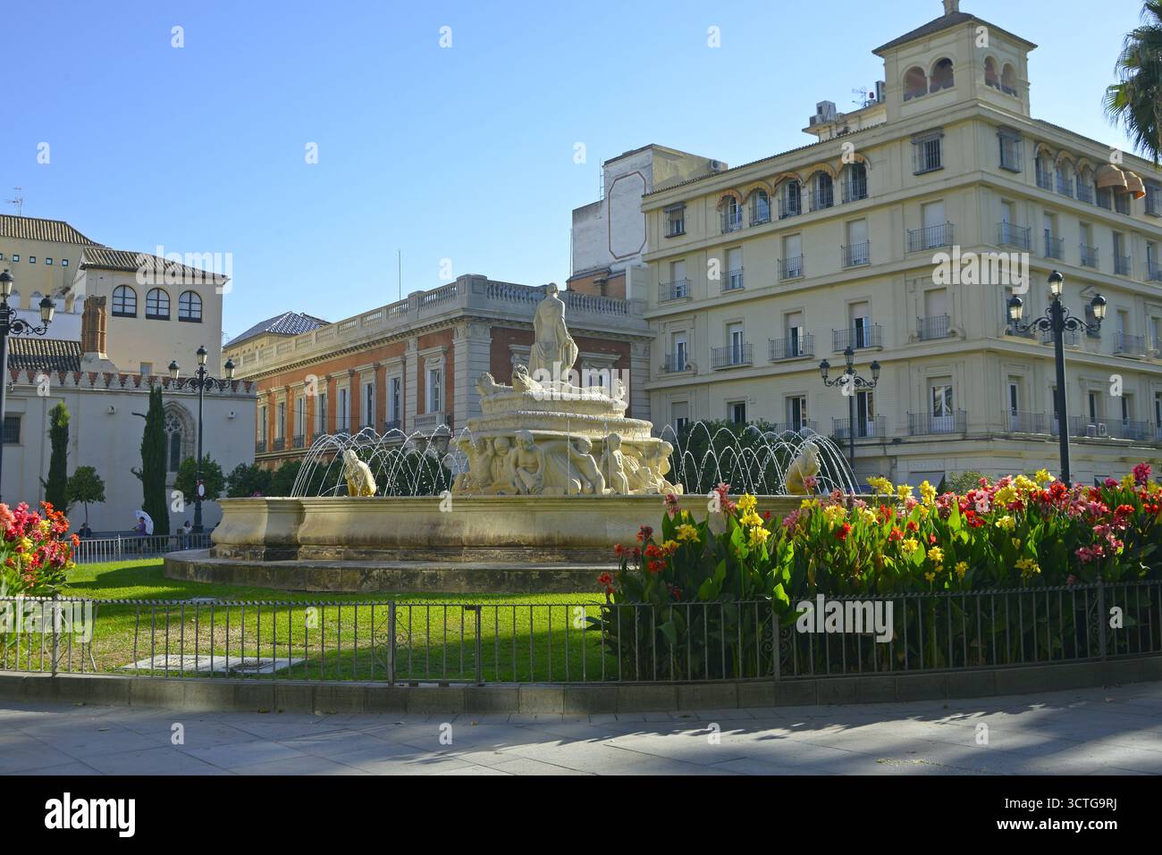 Der Hispalis-Brunnen befindet sich am Jerez-Tor in Sevilla, Andalusien, Spanien Stockfoto