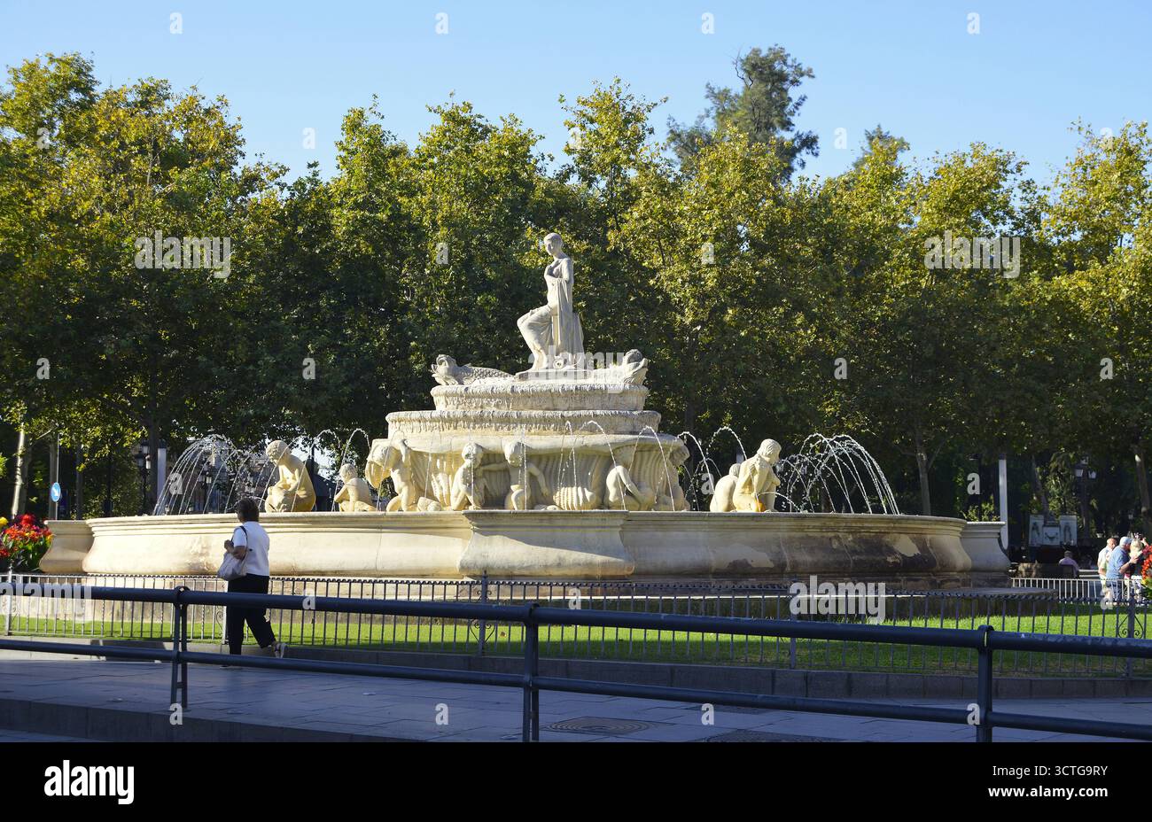 Der Hispalis-Brunnen befindet sich am Jerez-Tor in Sevilla, Andalusien, Spanien Stockfoto