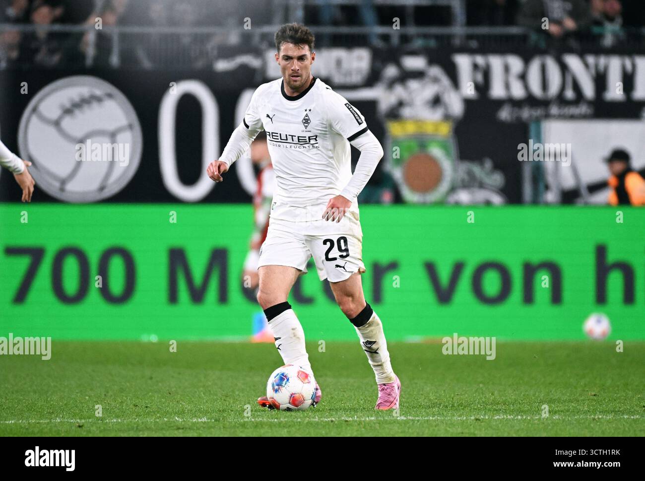 Fussball, Bundesliga, Deutschland, Herren, Saison 2025/2026, 6. Spieltag, Borussia Park Mšnchengladbach, Bor. Mšnchengladbach - SC Freiburg 0:0; Joe Scally (BMG). Aktion, Einzelbild. Stockfoto