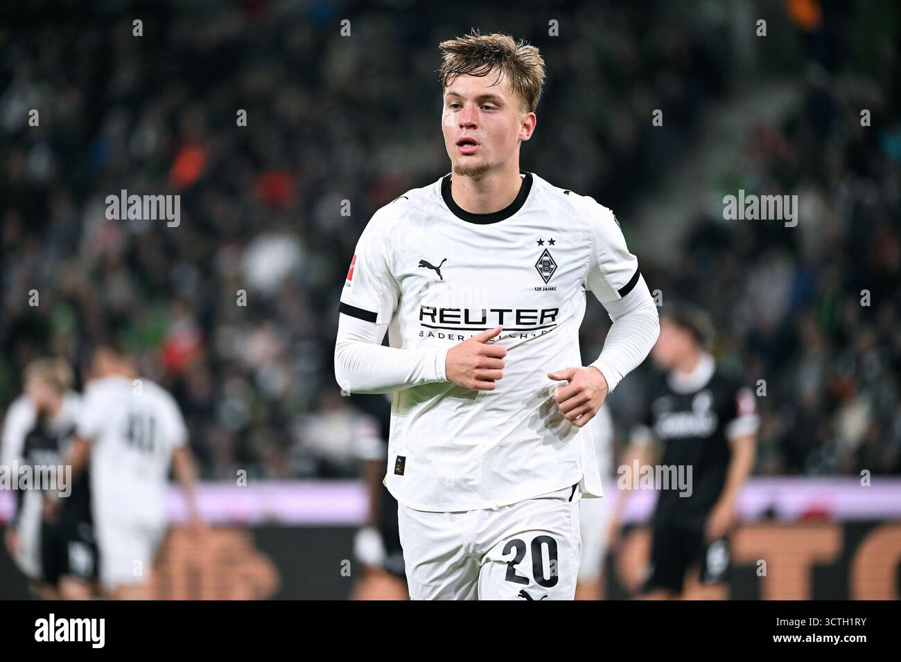 Fussball, Bundesliga, Deutschland, Herren, Saison 2025/2026, 6. Spieltag, Borussia Park Mšnchengladbach, Bor. Mšnchengladbach - SC Freiburg 0:0; Luca Netz (BMG). Aktion, Einzelbild. Stockfoto