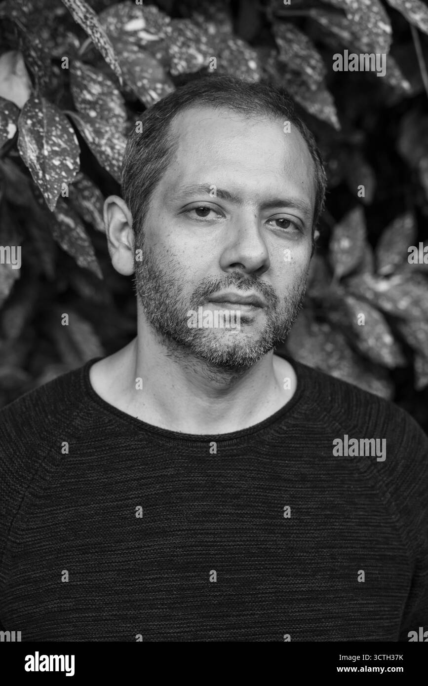 Porträt von Omar El Akkad 09/2025 ©Isabella de Maddalena/opale.Photo Stockfoto