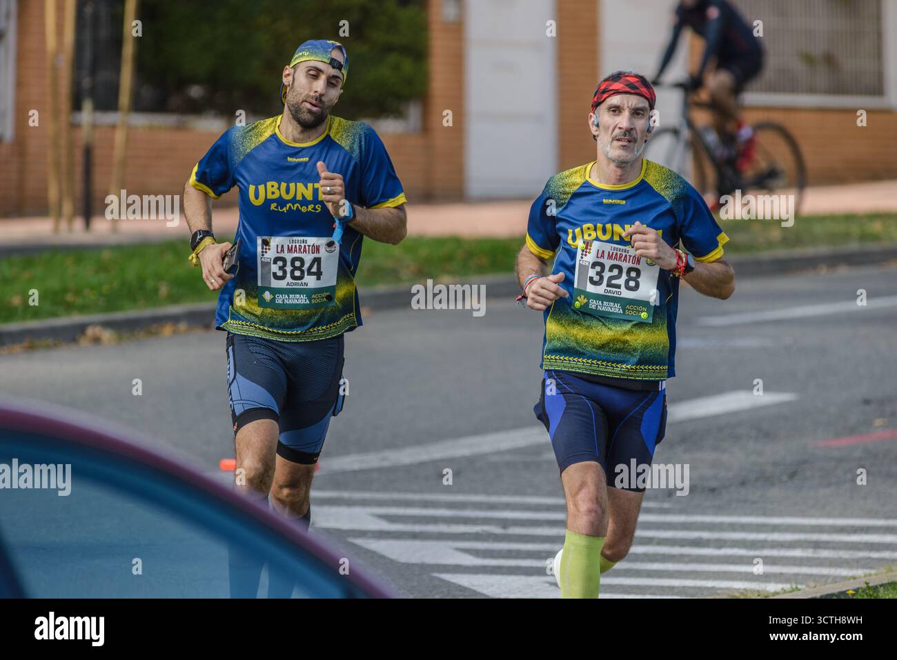 Logrono, La Rioja, SPANIEN. 5. Oktober 2025. Der Internationale Marathon von Logroño 2025 bringt nationale und internationale Athleten in der Hauptstadt La Rioja zusammen. Die Sportveranstaltung schlängelt sich durch die Straßen von Logroño an einem Tag voller sportlicher Wettkämpfe, der sowohl Profi- als auch Amateurläufer anzieht. (Foto von MARIO MARTIJA) Credit: Mario Martija/Alamy Live News Stockfoto