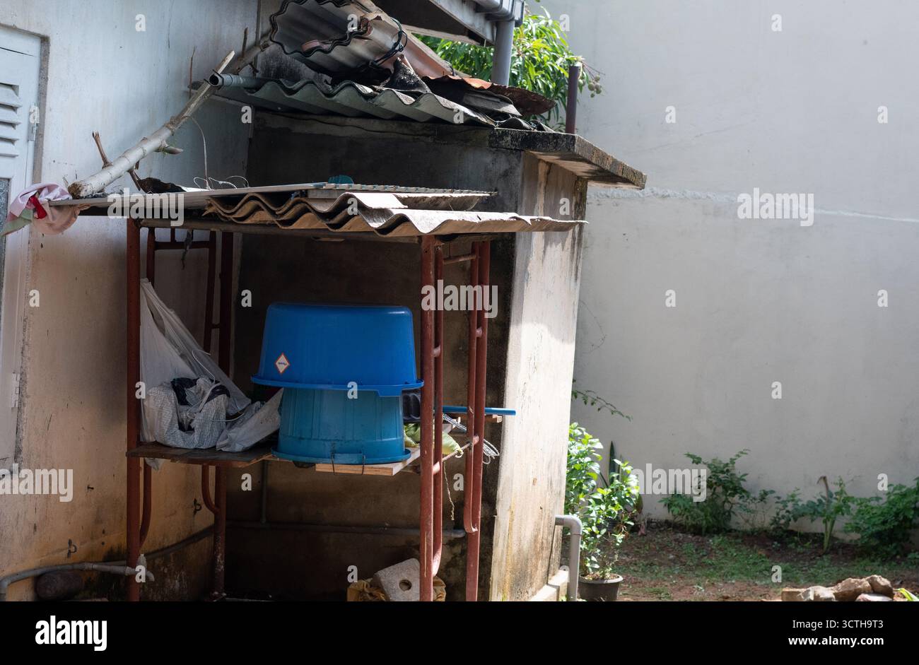 Einfaches Leben und Einfallsreichtum in einem Entwicklungsland mit Schwerpunkt auf Alltagsgegenständen und -Strukturen. Stockfoto