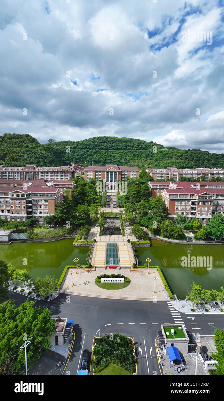 Luftaufnahmen des Liuxiandong Campus der Shenzhen Berufs- und Technischen Universität im Bezirk Nanshan, Shenzhen Stockfoto Luftaufnahmen des Liuxiandong Campus der Shenzhen Berufs- und Technischen Universität im Bezirk Nanshan, Shenzhen Stockfoto
