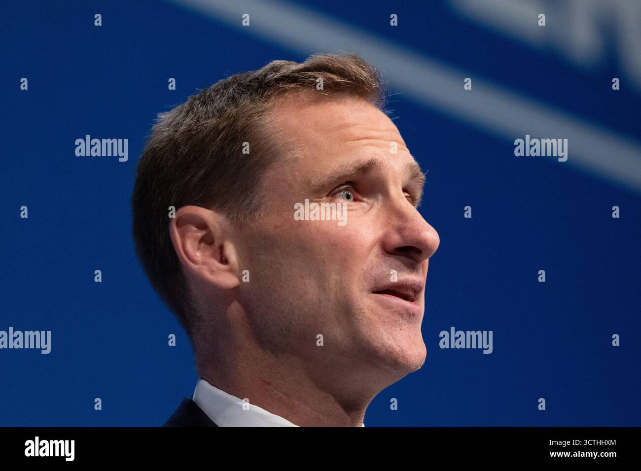 Manchester, Großbritannien. Oktober 2025. Manchester, Großbritannien. Oktober 2025. Chris Philip Parlamentsabgeordneter Conservative Shadow Home Secretary spricht auf der MANCHESTER Conservative Conference, 2025 Bild: Garyrobertsphotography Credit: GaryRobertsphotography/Alamy Live News Stockfoto