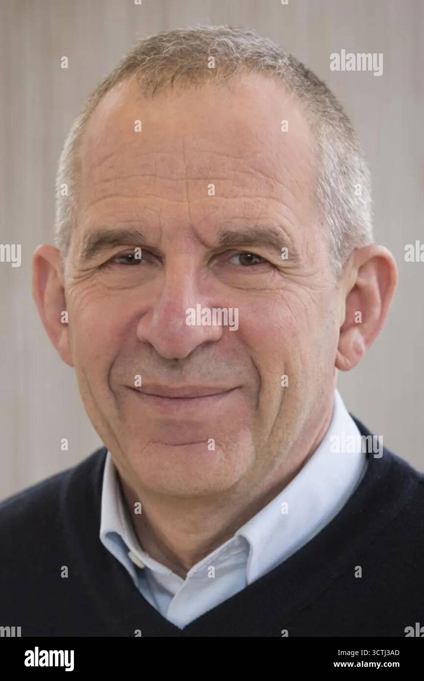 Washington, Usa. Oktober 2025. Die Königlich Schwedische Akademie der Wissenschaften hat beschlossen, den Nobelpreis für Physik 2025 an Michel H. Devoret (im Bild), zusammen mit John Clarke und John M. Martinis, „für die Entdeckung des makroskopischen quantenmechanischen Tunnelbaus und der Energiemenge in einem elektrischen Stromkreis“ zu vergeben. Ihre Experimente auf einem Chip zeigten die Quantenphysik in Aktion. Foto mit freundlicher Genehmigung der Yale University/UPI Credit: UPI/Alamy Live News Stockfoto