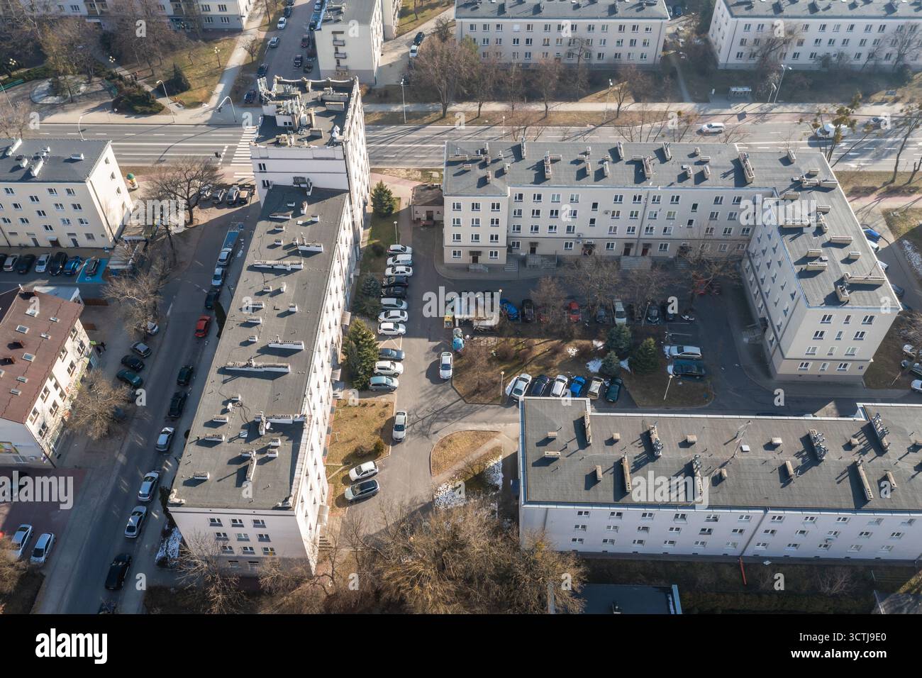 Drohnenansicht der Appartementhäuser in Stalowa Wola in der Region Subkarpaten in Polen Stockfoto