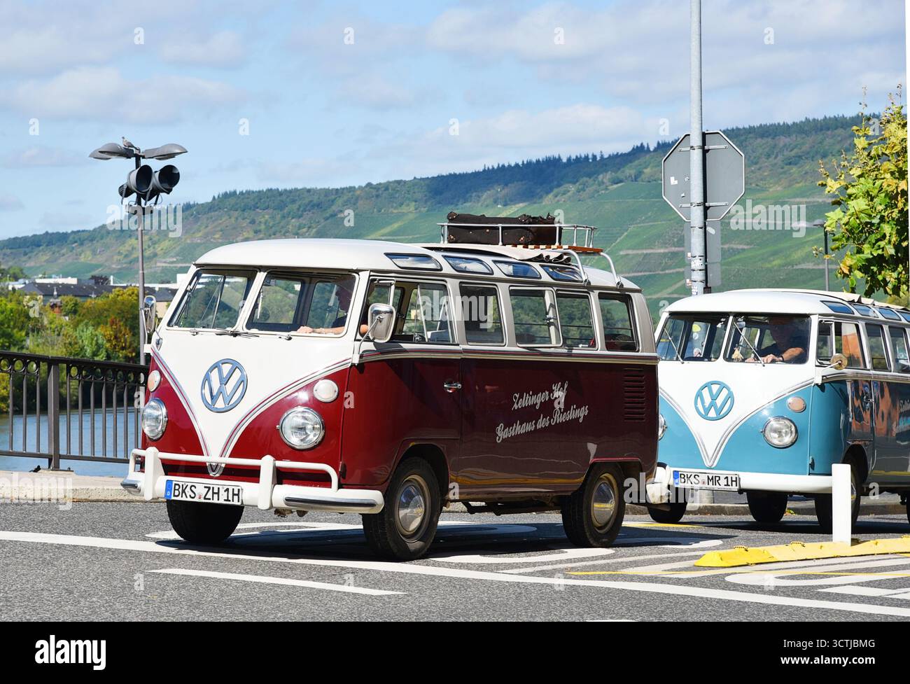 Bernkastel, Deutschland. September 2025. Alte VW-Busse in Bernkastel-Kues. Hochwertige Fotos Stockfoto