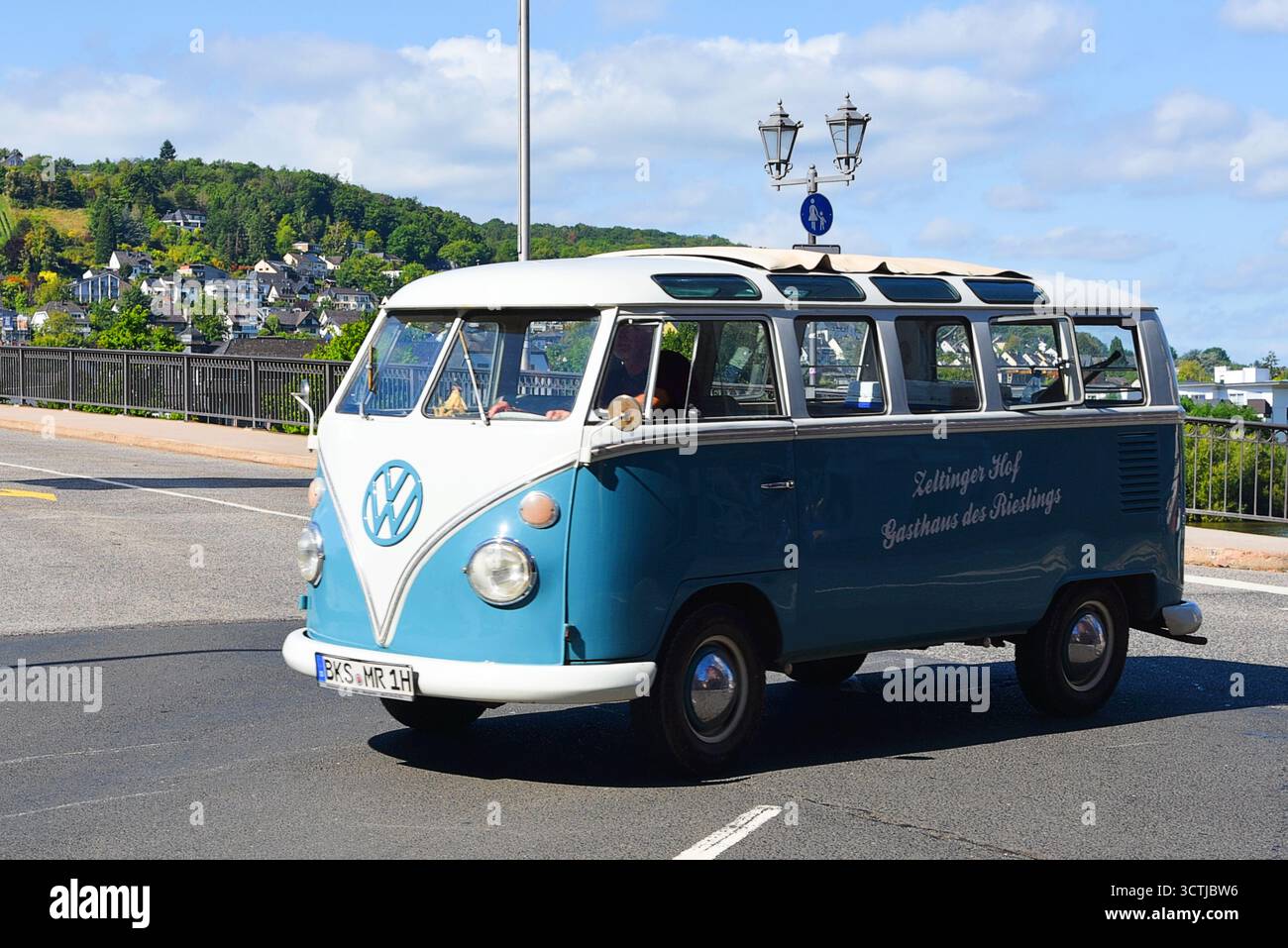 Bernkastel, Deutschland. September 2025. Alte VW-Busse in Bernkastel-Kues. Hochwertige Fotos Stockfoto
