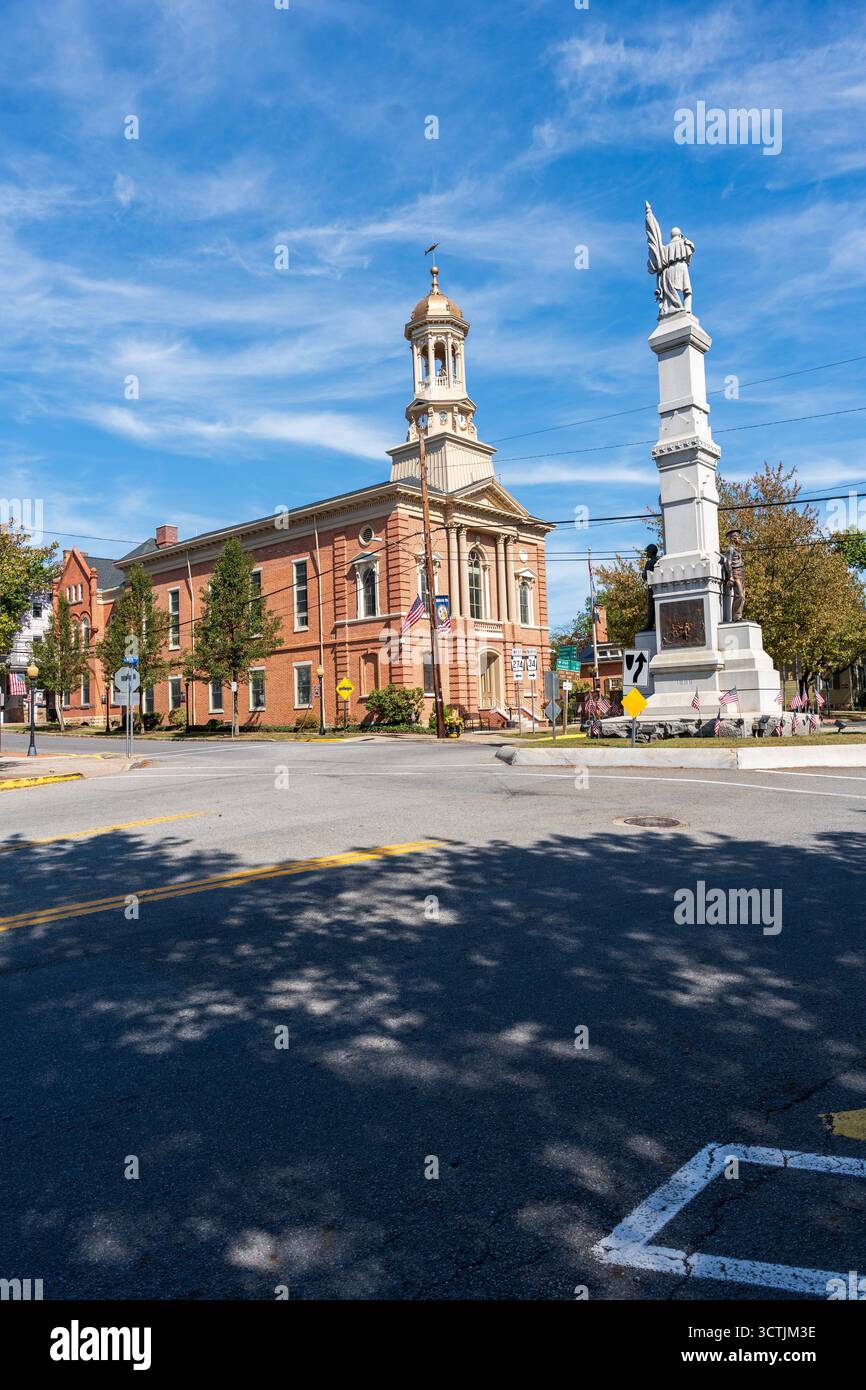 New Bloomfield, PA, USA – 4. Oktober 2025: Die Stadt ist der Verwaltungssitz des Perry County, Pennsylvania. Das Perry County Courthouse ist es Stockfoto