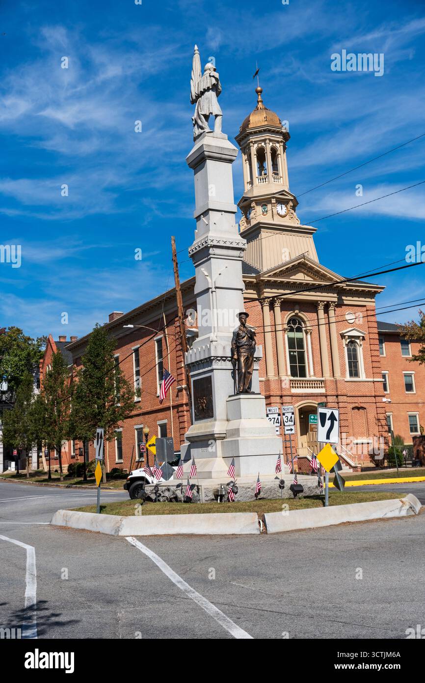 New Bloomfield, PA, USA – 4. Oktober 2025: Die Stadt ist der Verwaltungssitz des Perry County, Pennsylvania. Eine Gedenkstätte für den Bürgerkrieg steht hier Stockfoto
