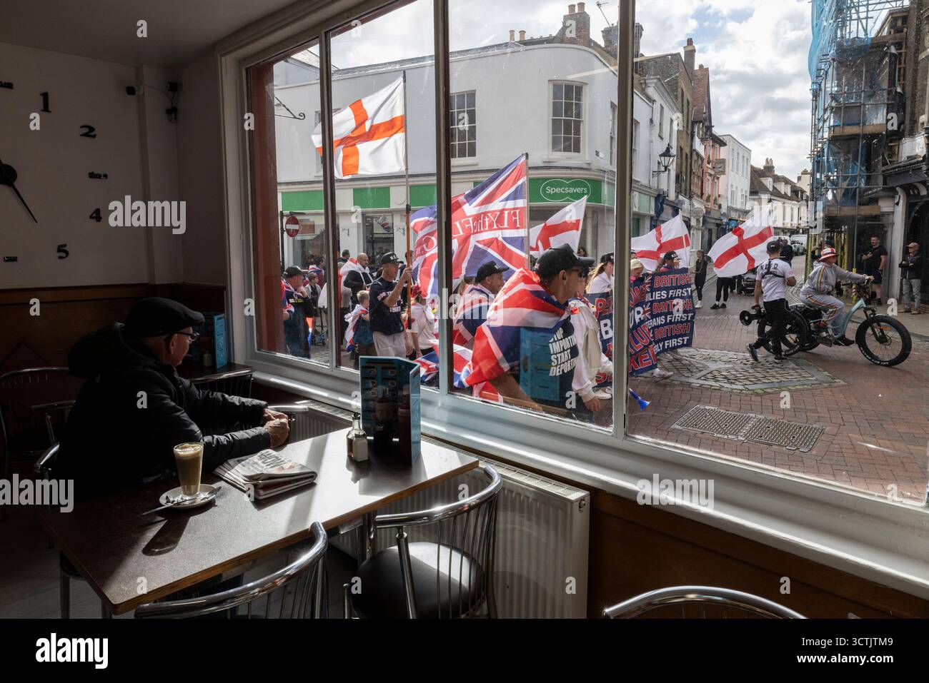 Die Marktstadt Faversham in Kent, die zum Mittelpunkt eines außergewöhnlichen Kampfes zwischen Demonstranten und Anti-Rassismus-Aktivisten geworden ist. Stockfoto