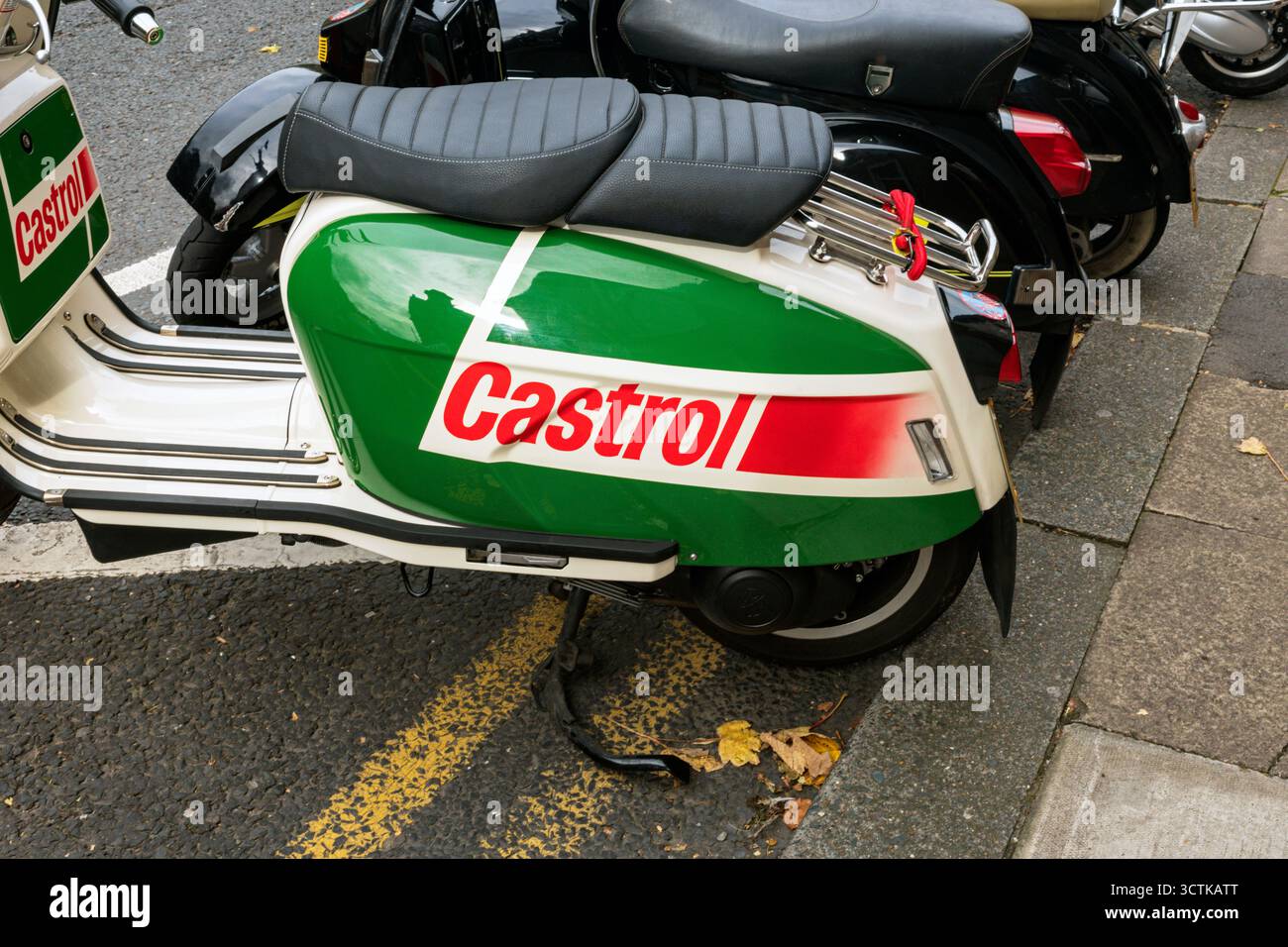 Roller mit dem Castrol Logo. Ribble Valley Roller Rally 2025. Stockfoto