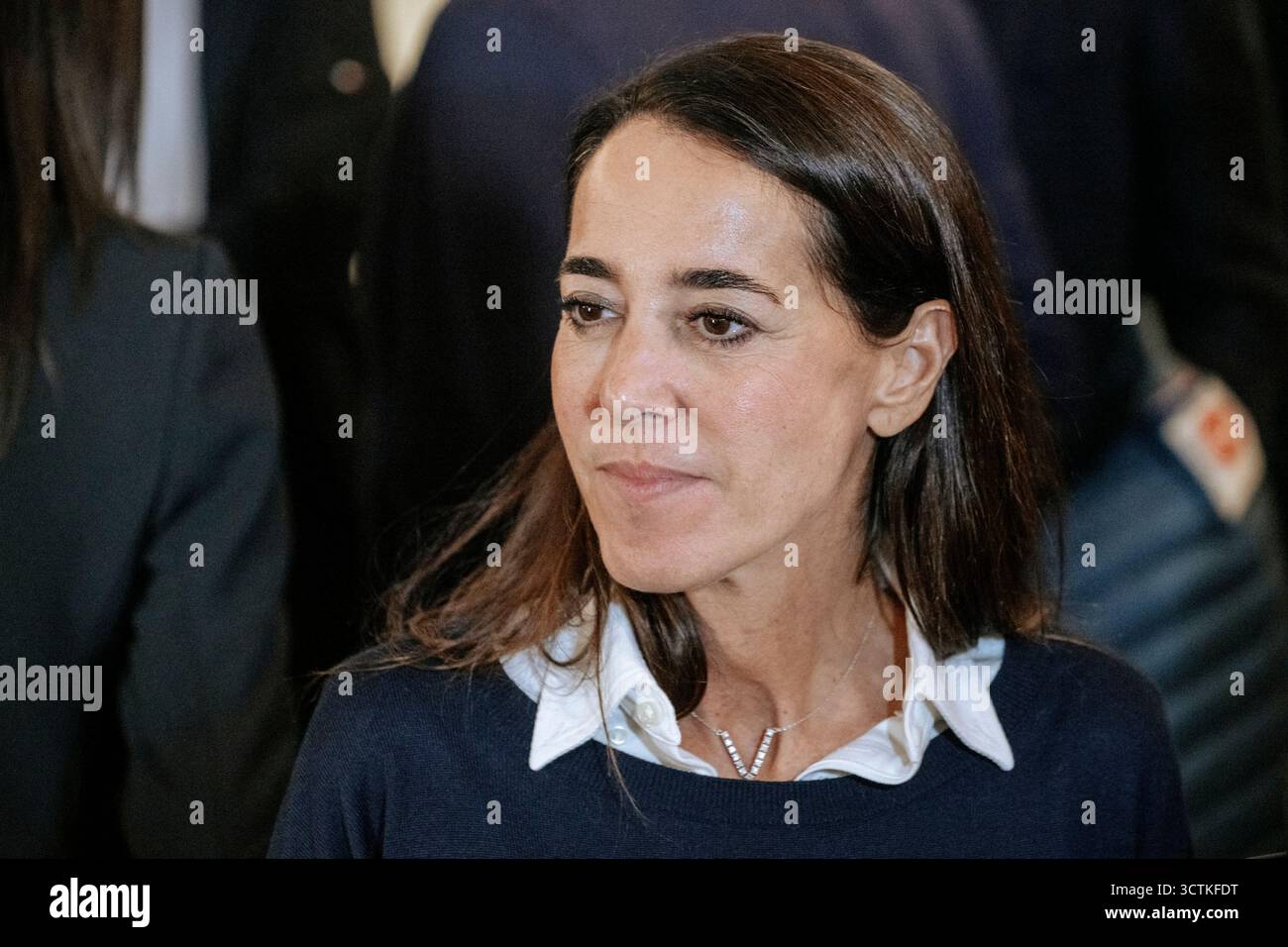 Senatorin Licia Ronzulli (FI) im Marechiaro Hotel gesehen. Die Mitte-Rechts-Partei Forza Italia gewann als erste Partei bei den Regionalwahlen in Kalabrien mit 18 % Stimmen. Roberto Occhiuto (FI) wurde zum Gouverneur der Region Kalabrien wiedergewählt. Er feierte mit dem stellvertretenden Premierminister, Außenminister Antonio Tajani (FI) und Parteimitgliedern im Hotel Marechiaro. Stockfoto