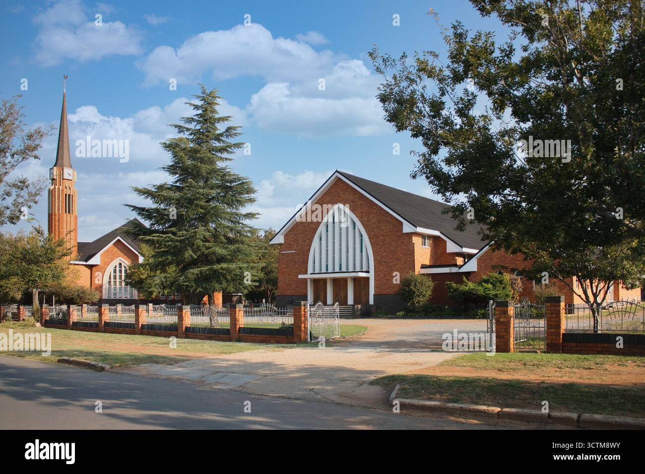 Die Dutch Reformed Church N G Kerk Pinetown, North West Province, Südafrika ist ein historisches Gebäude Stockfoto