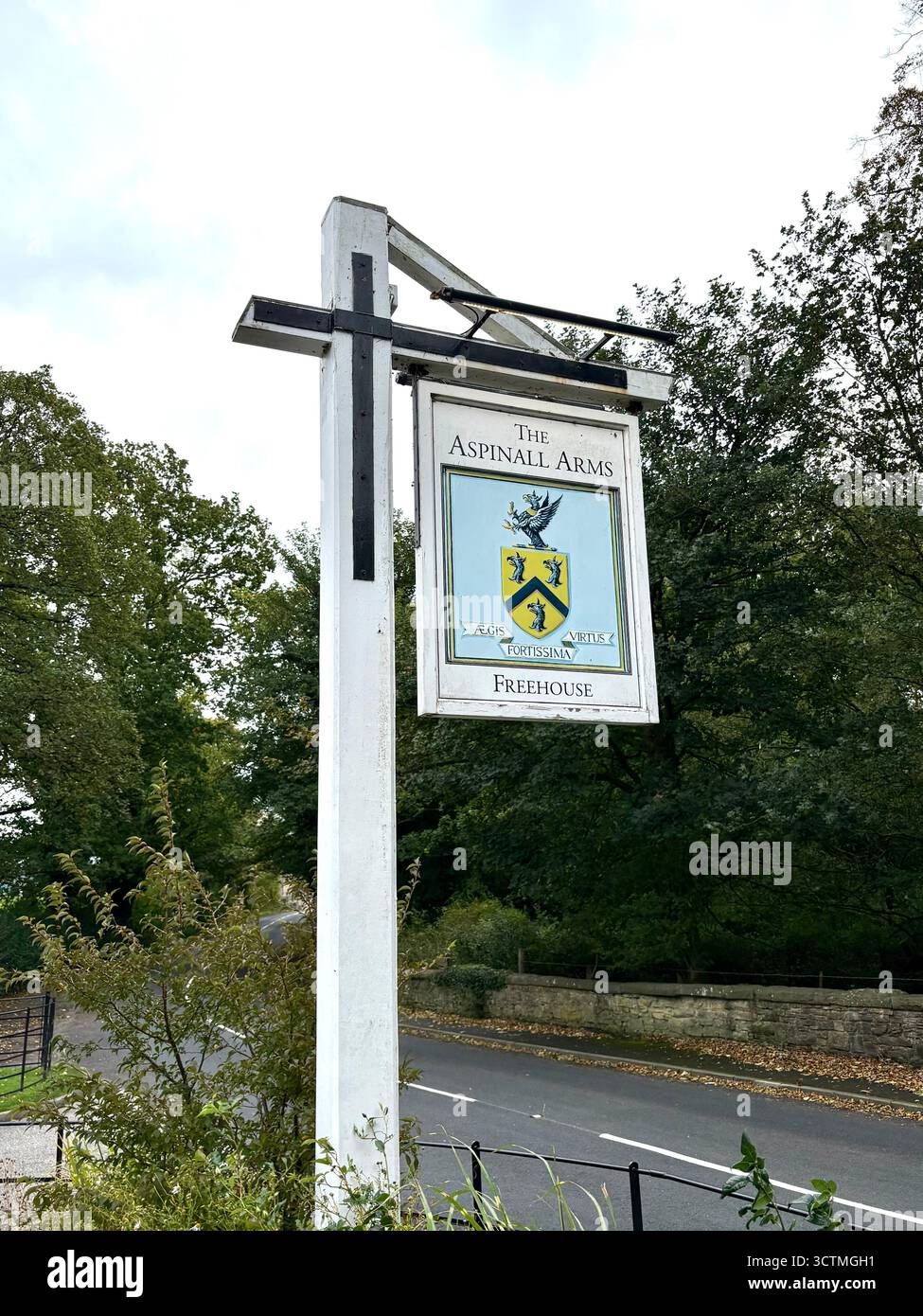 Das Aspinall Arms, Bar und Restaurant an der Milton Road in Clitheroe, Lancashire, England, Großbritannien - Smartphone-aufgenommenes Stockfoto