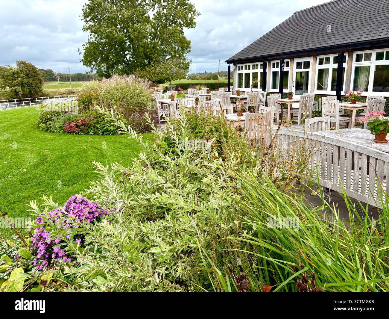 The Aspinall Arms, Pub und Restaurant in Little Mitton, Clitheroe, Lancashire, England, UK - Smartphone-aufgenommenes Stockfoto