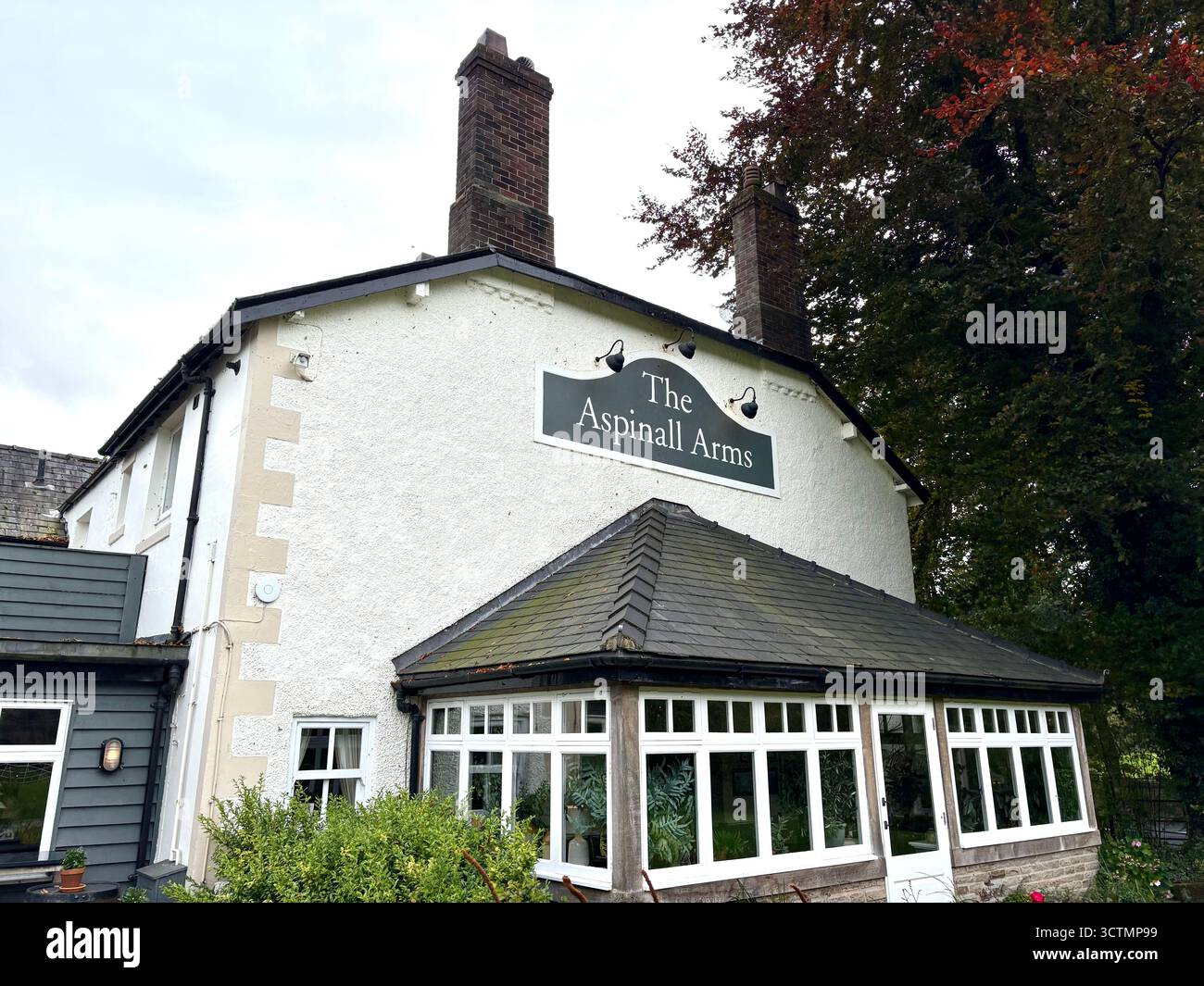 Das Aspinall Arms Pub und Restaurant auf der Milton Road Clitheroe, Lancashire, England, - Smartphone-aufgenommenes Stockfoto