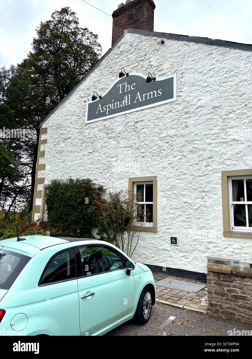 Das Aspinall Arms Pub und Restaurant auf der Milton Road Clitheroe, Lancashire, England, - Smartphone-aufgenommenes Stockfoto