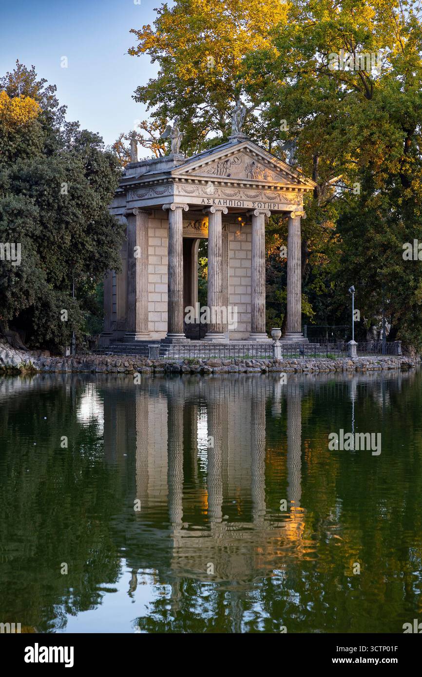 Tempel des Asklepius, Villa Borghese See, Rom, Italien Stockfoto