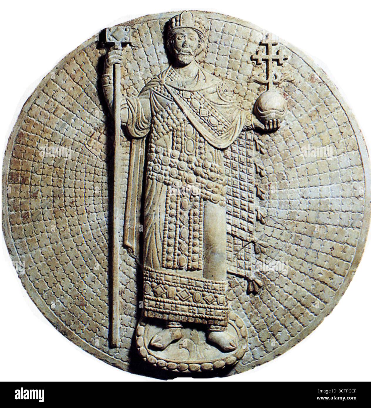 Johannes II. In voller kaiserlicher Insignien, byzantinische Flachreliefskulptur aus Marmor, Anfang des 12. Jahrhunderts. Johannes II. Komnenos oder Komnenus 13. September 1087 – 8. April 1143) war von 1118 bis 1143 byzantinischer Kaiser. Auch bekannt als „John der schöne“ oder „John der Gute“ Stockfoto