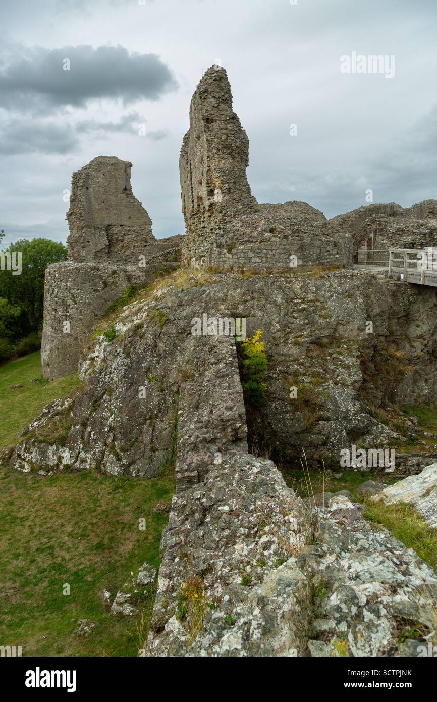 Ruinen von Montgomery Castle, Montgomery, Powys, Wales. Verteidigungsbauten an der Stelle der Burg wurden erstmals im 11. Jahrhundert errichtet. Stockfoto