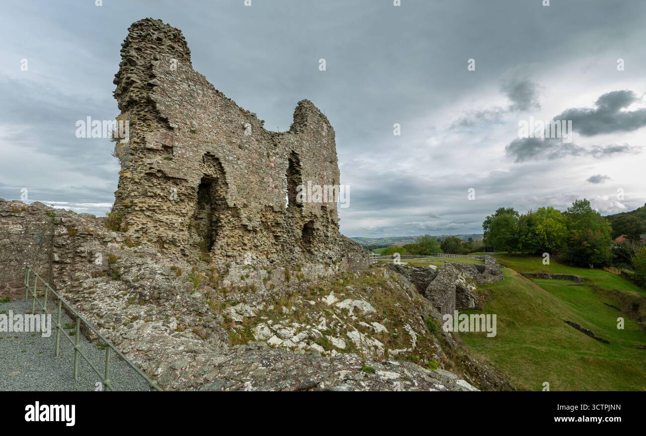 Ruinen von Montgomery Castle, Montgomery, Powys, Wales. Verteidigungsbauten an der Stelle der Burg wurden erstmals im 11. Jahrhundert errichtet. Stockfoto