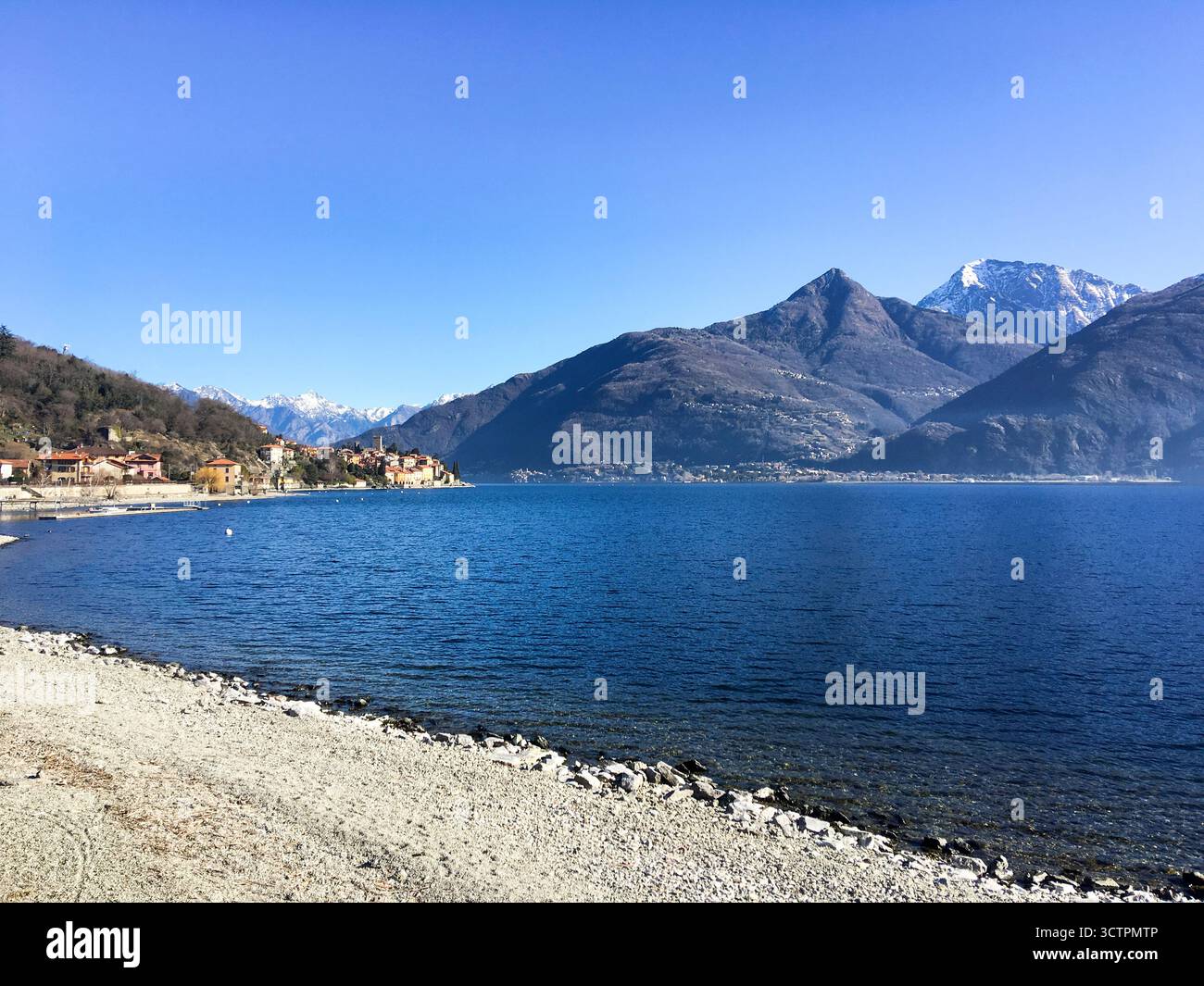 San Siro di Santa Maria Rezzonico - Italia: Wunderschöne Stadt am Comer See. Stockfoto