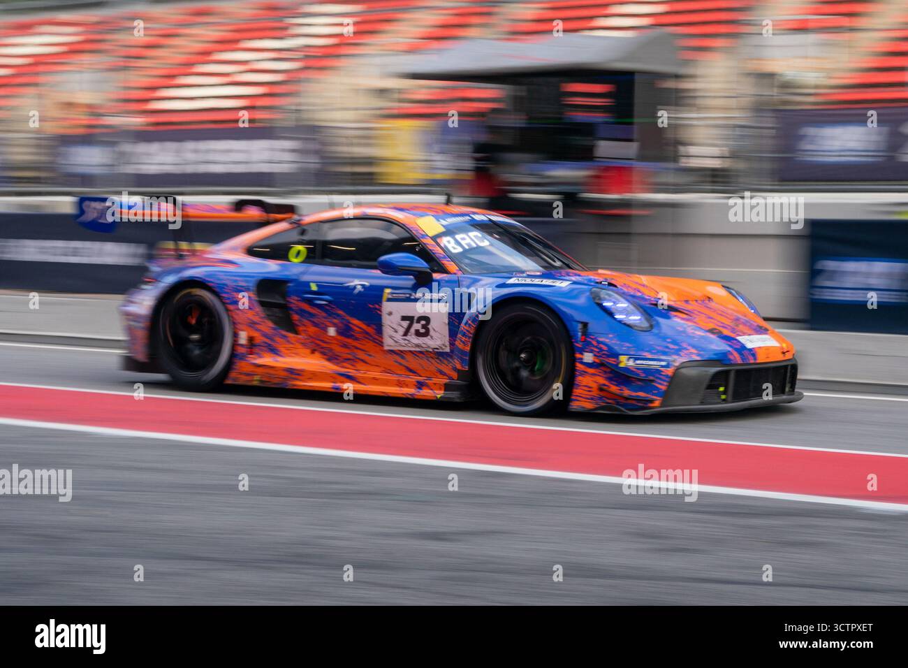 Protonenhuber-Wettkampf-Pitting während des Rennens in Barcelona. Michelin 24H Barcelona, Circuit de Barcelona - Catalunya, Spanien, 2025, Sport Stockfoto