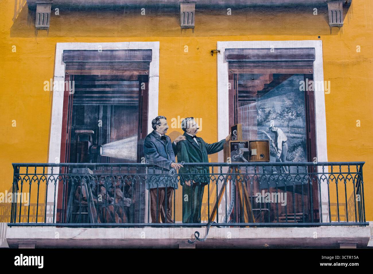 Lyon, Frankreich: Auguste et Louis Lumière auf der Fresque des Lyonnais, Wandgemälde des Kollektivs Cite de la Creation, das berühmte historische Stadtfiguren feiert Stockfoto