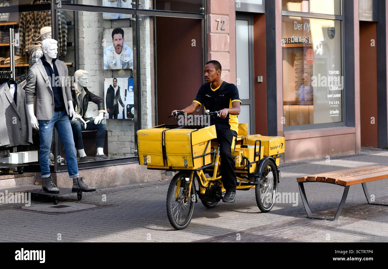 Deutsche Postarbeit in Heidelberg in Südwestdeutschland. Stockfoto