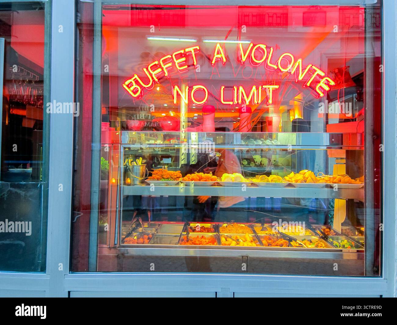 Paris, Frankreich, Nahaufnahme, Chinesisches Restaurant, „All-you-CAN-Eat“-Büfett am Schaufenster, „Neon“-Schild „No Limit » All You Can Eat“-Restaurant, Buffet Stockfoto