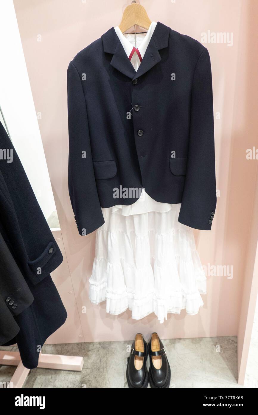 Der Dover Street Market ist eine hippe, weitläufige Ausstellung von High-End-Bekleidung und Mode-Spitzentreffen in New York City, USA 2025 Stockfoto