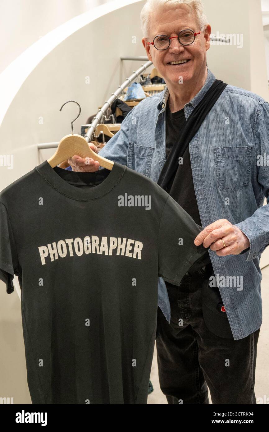 Der Dover Street Market ist eine hippe, weitläufige Ausstellung von High-End-Bekleidung und Mode-Spitzentreffen in New York City, USA 2025 Stockfoto