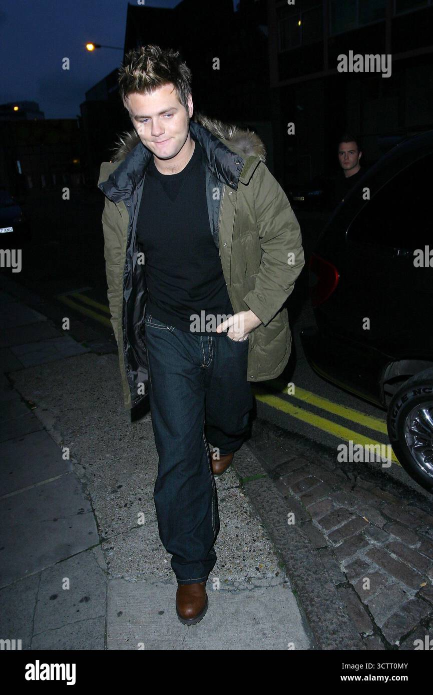 Bryan McFadden aus Westlife, vor dem MTV TRL Studio in Camden, London - 20/11/03 Stockfoto